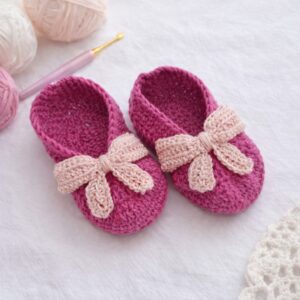 Handmade crochet baby booties with bow, 0 to 12 months