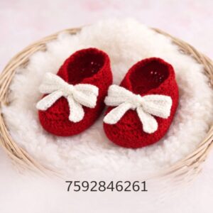 Red crochet baby shoes with bow, 0 to 6 months